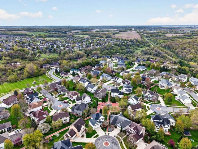 1500 Kentlands Court, Waunakee, WI 53597