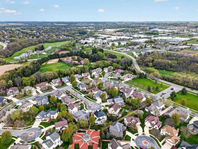 1500 Kentlands Court, Waunakee, WI 53597