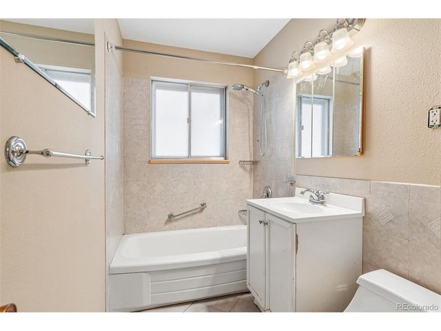 926 S Robb Way, Lakewood, CO 80226