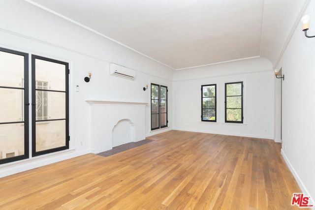 900 S Orange Grove Avenue 103, Los Angeles, CA 90036