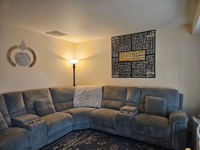 10956 S 76th Avenue, Palos Hills, IL 60465