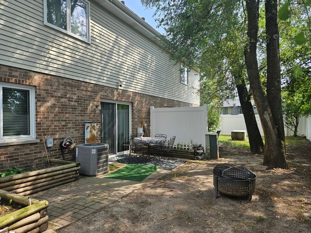 10956 S 76th Avenue, Palos Hills, IL 60465