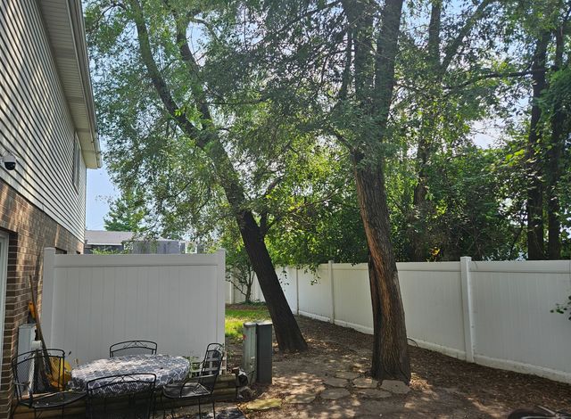 10956 S 76th Avenue, Palos Hills, IL 60465
