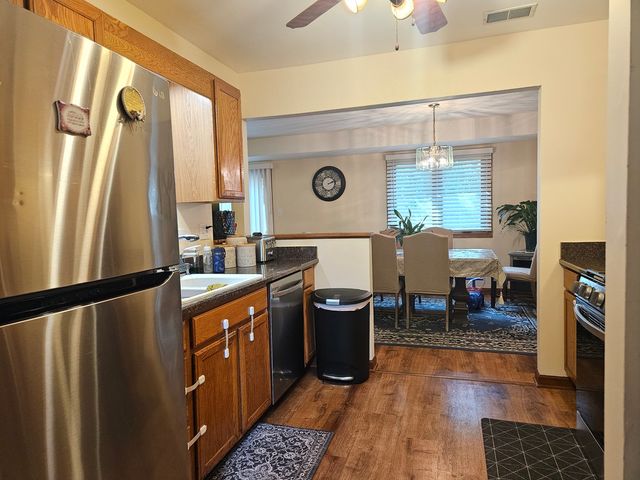 10956 S 76th Avenue, Palos Hills, IL 60465