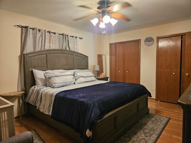 10956 S 76th Avenue, Palos Hills, IL 60465