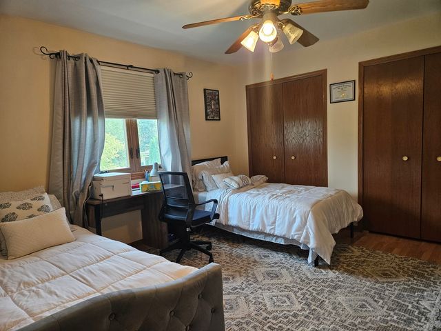 10956 S 76th Avenue, Palos Hills, IL 60465