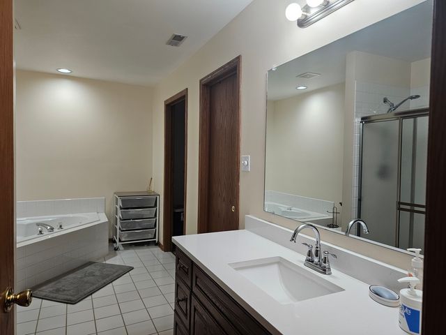 10956 S 76th Avenue, Palos Hills, IL 60465