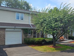 10956 S 76th Avenue, Palos Hills, IL 60465