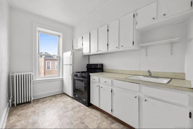 7152 68th Street 2R, Glendale, NY 11385