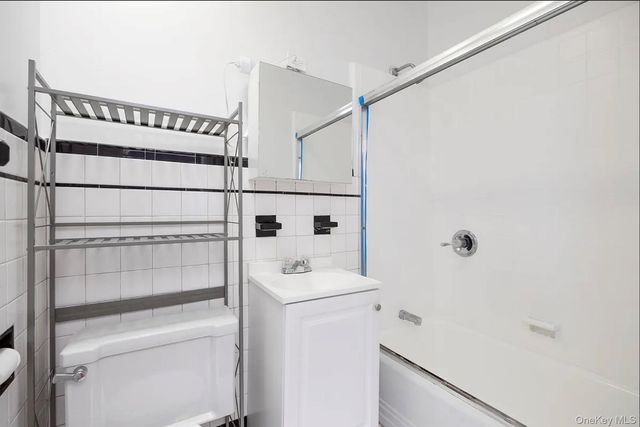 7152 68th Street 2R, Glendale, NY 11385