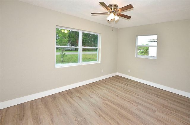 355 6th Road SW, Vero Beach, FL 32962