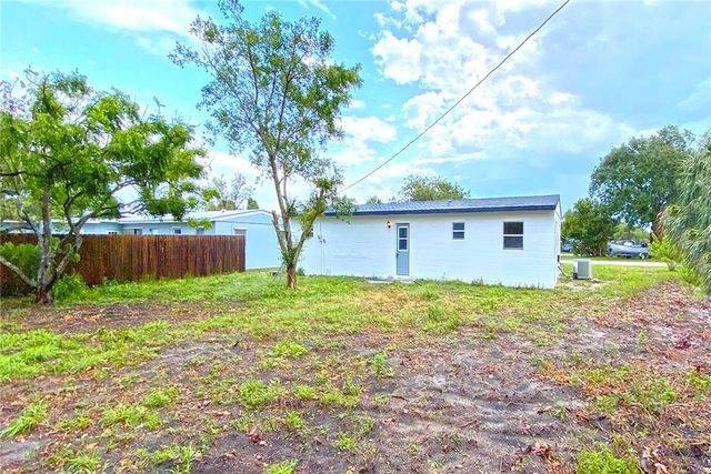 355 6th Road SW, Vero Beach, FL 32962