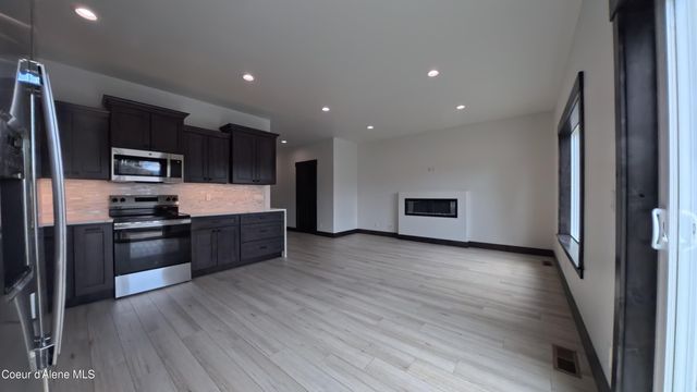 160 E LOBO LOOP, Hayden, ID 83835