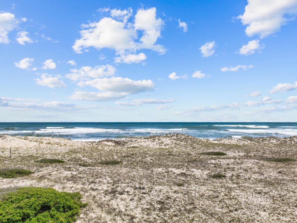 Image 1 of property listing at 2371 Sandfiddler Road Lot 4, Corolla, NC 27927