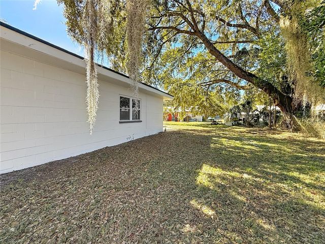 2112 NE 7TH AVENUE, Gainesville, FL 32641