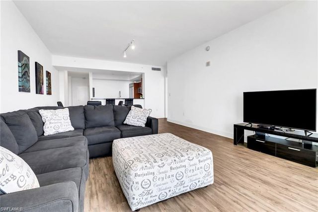 3000 Oasis Grand BLVD 2004, Fort Myers, FL 33916