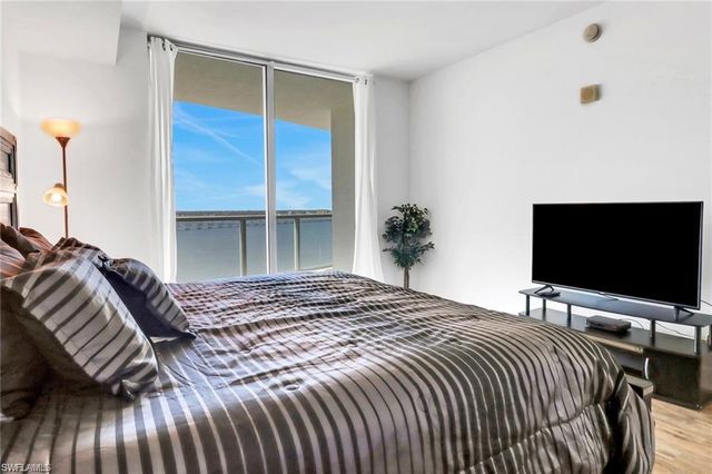 3000 Oasis Grand BLVD 2004, Fort Myers, FL 33916