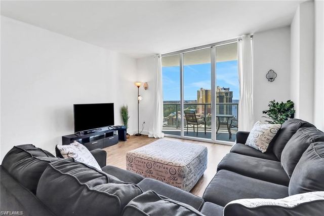 3000 Oasis Grand BLVD 2004, Fort Myers, FL 33916