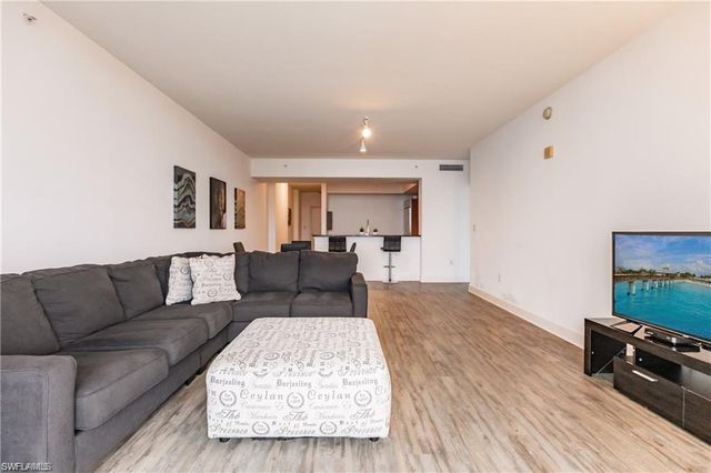 3000 Oasis Grand BLVD 2004, Fort Myers, FL 33916