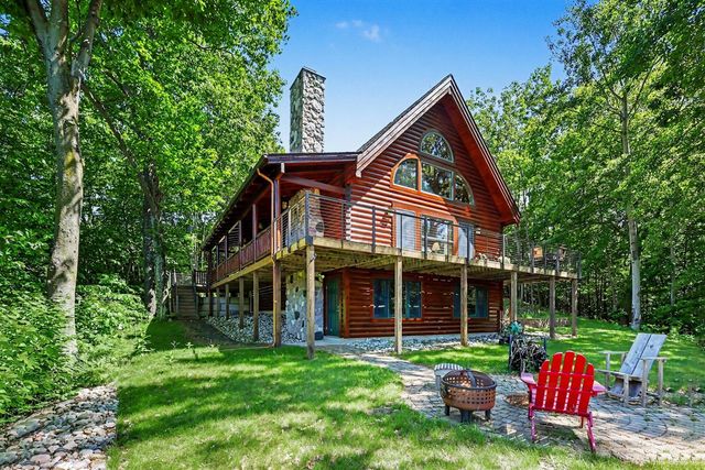 8584 W Woodridge Drive, Mears, MI 49436