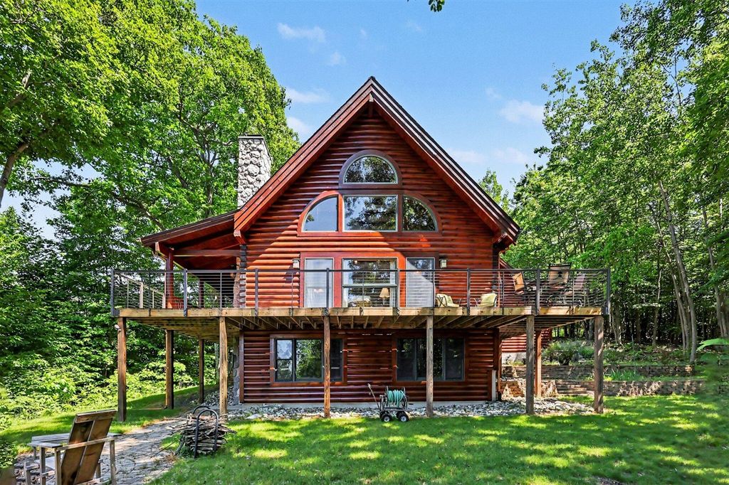 8584 W Woodridge Drive, Mears, MI 49436