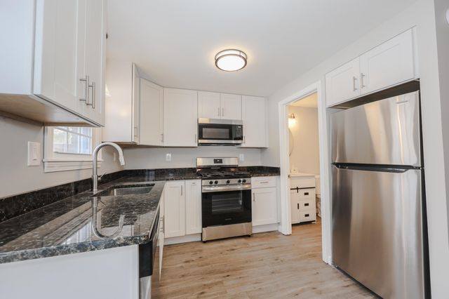 169 Fieldstone Drive, Londonderry, NH 03053