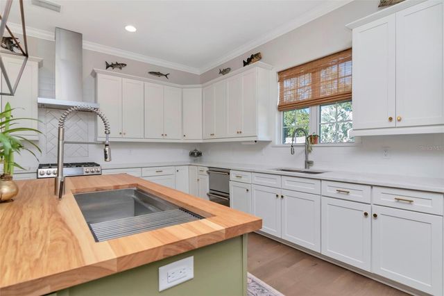 3808 W BARCELONA STREET, Tampa, FL 33629