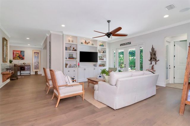 3808 W BARCELONA STREET, Tampa, FL 33629