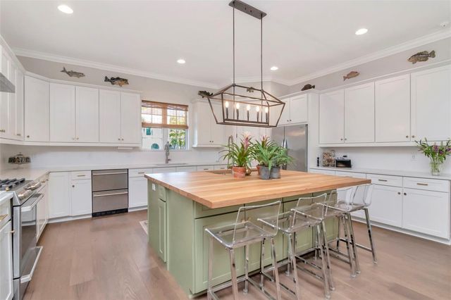 3808 W BARCELONA STREET, Tampa, FL 33629