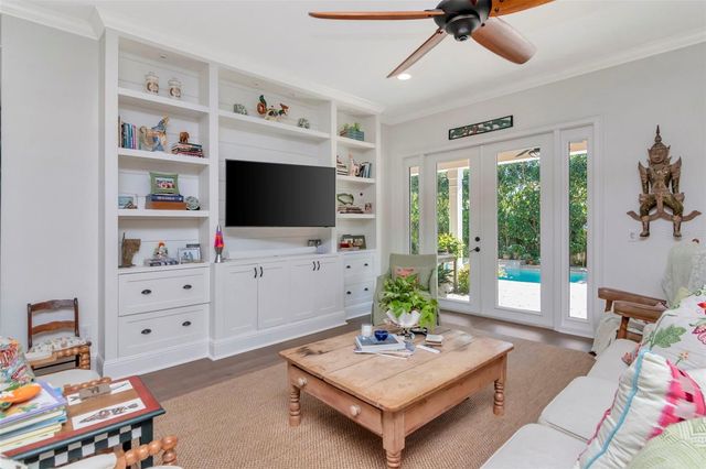 3808 W BARCELONA STREET, Tampa, FL 33629