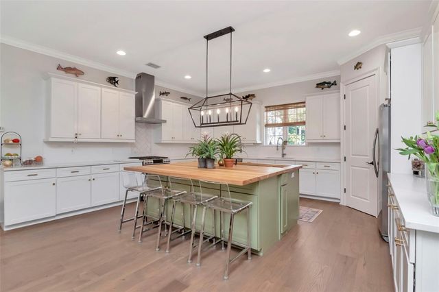 3808 W BARCELONA STREET, Tampa, FL 33629