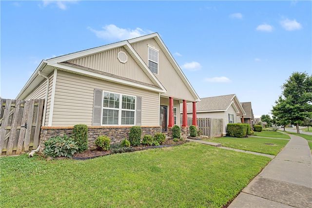 4435 W Pecan Street, Fayetteville, AR 72704