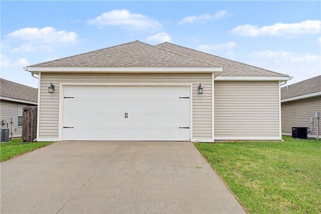 4435 W Pecan Street, Fayetteville, AR 72704