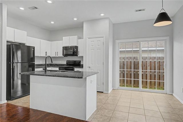 4435 W Pecan Street, Fayetteville, AR 72704