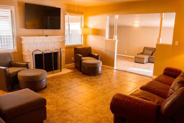 3924 3924 E Farrin Ave, Fresno, CA 93726