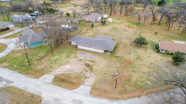 407 S Crockett, Edgewood, TX 75117