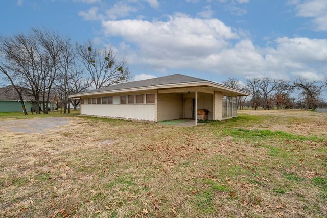 407 S Crockett, Edgewood, TX 75117