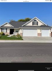1065 Centennial Dr, Twin Falls, ID 83301
