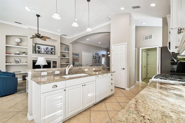 7328 LAKE FOREST GLEN, Lakewood Ranch, FL 34202