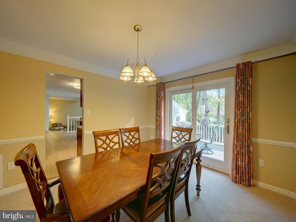 Image 10 of property listing at 2813 CABIN CREEK DR, Burtonsville, MD 20866