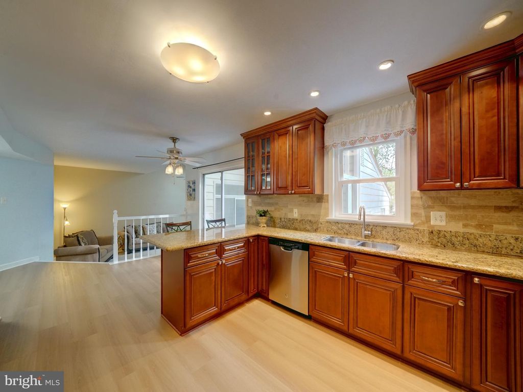 Image 14 of property listing at 2813 CABIN CREEK DR, Burtonsville, MD 20866