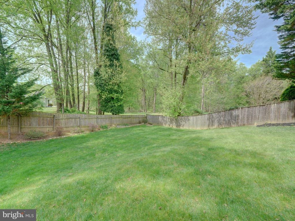 Image 2 of property listing at 2813 CABIN CREEK DR, Burtonsville, MD 20866