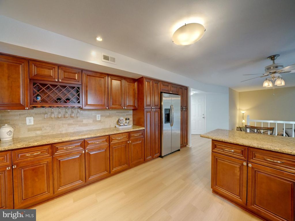 Image 15 of property listing at 2813 CABIN CREEK DR, Burtonsville, MD 20866