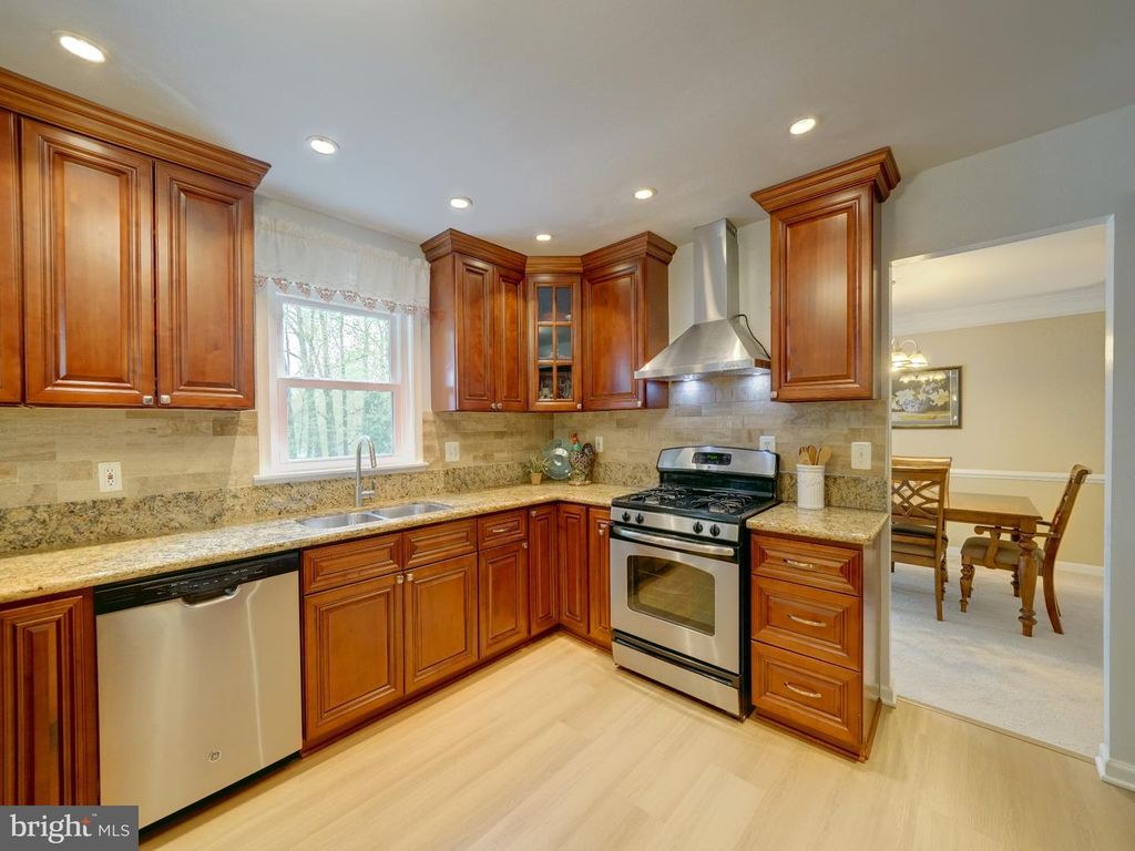 Image 17 of property listing at 2813 CABIN CREEK DR, Burtonsville, MD 20866