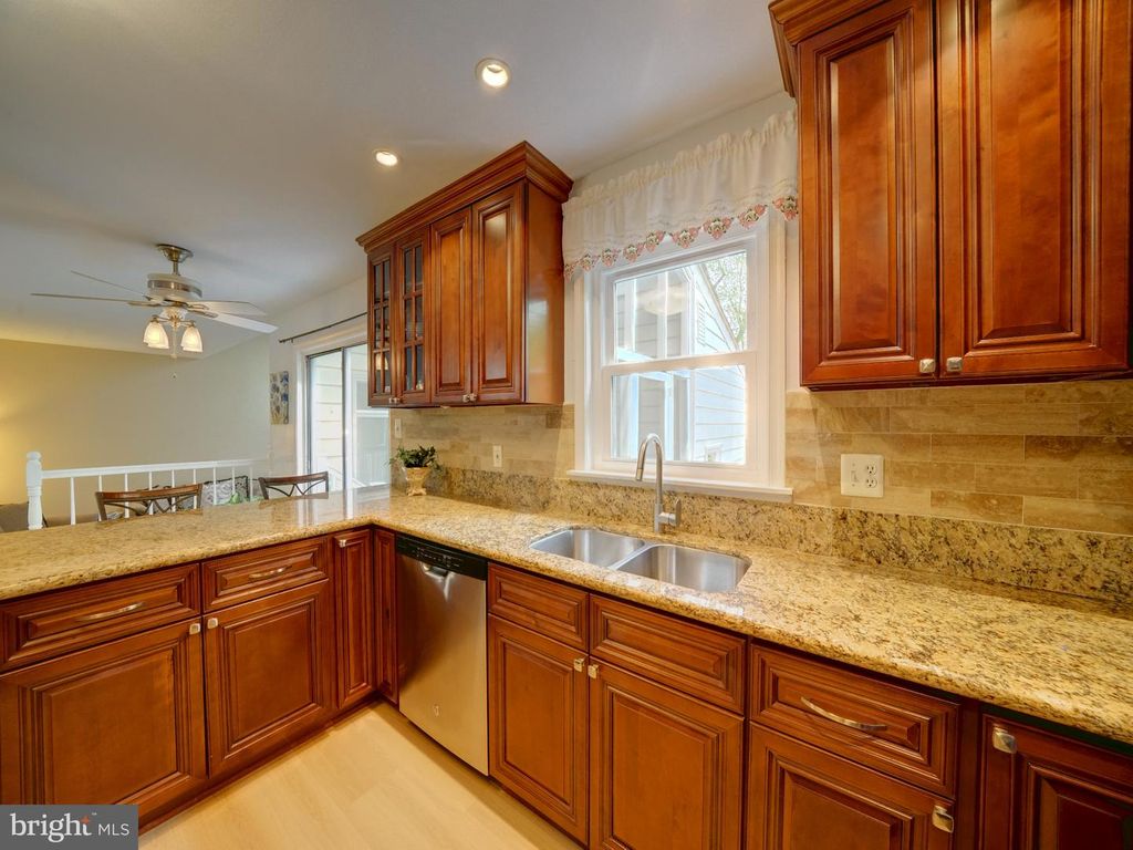 Image 19 of property listing at 2813 CABIN CREEK DR, Burtonsville, MD 20866