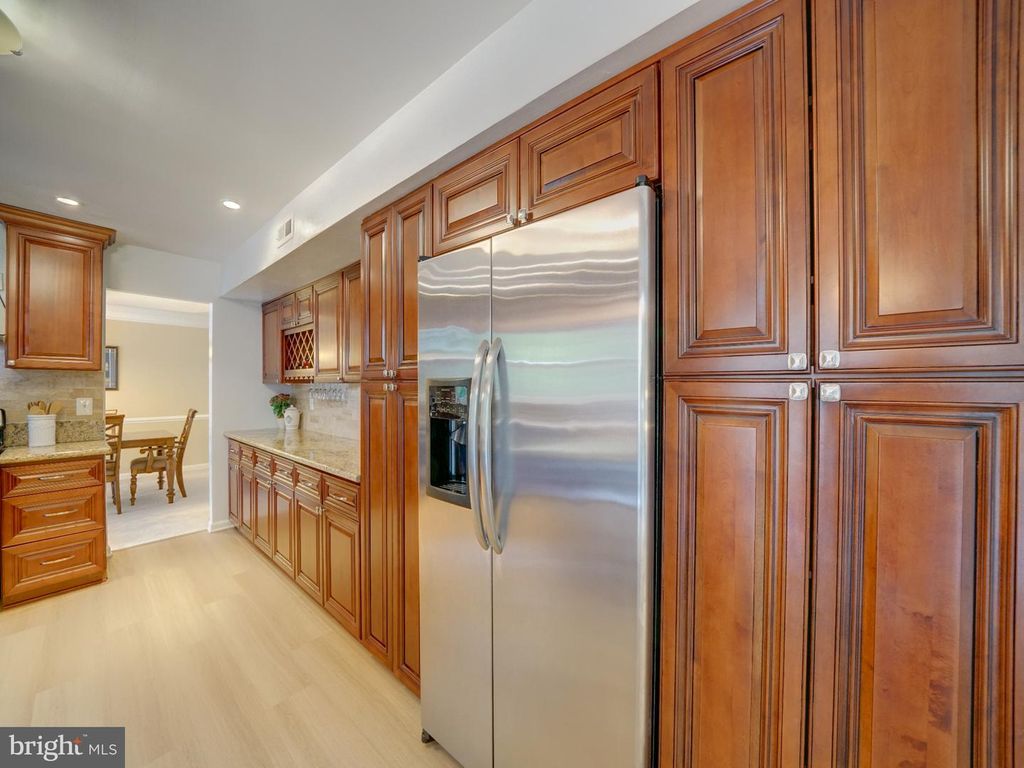 Image 20 of property listing at 2813 CABIN CREEK DR, Burtonsville, MD 20866