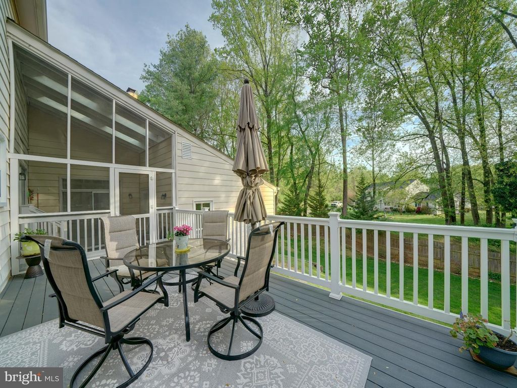 Image 3 of property listing at 2813 CABIN CREEK DR, Burtonsville, MD 20866