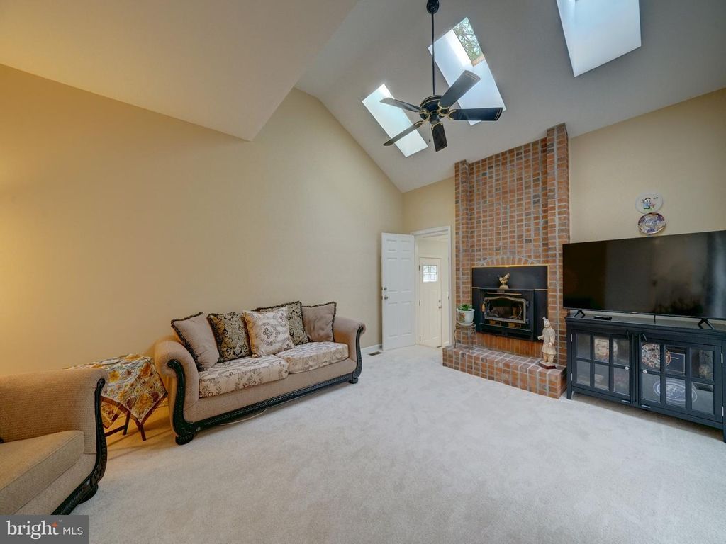 Image 25 of property listing at 2813 CABIN CREEK DR, Burtonsville, MD 20866