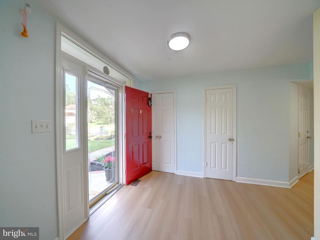 Image 4 of property listing at 2813 CABIN CREEK DR, Burtonsville, MD 20866