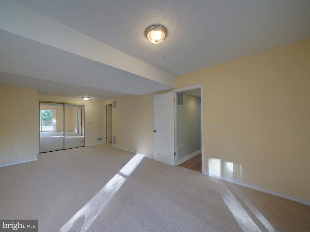 Image 35 of property listing at 2813 CABIN CREEK DR, Burtonsville, MD 20866